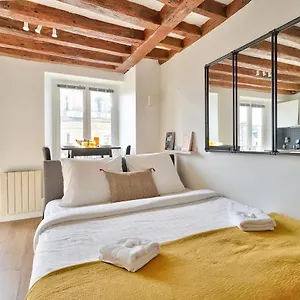 https://cosy-and-new-studio-in-the-heart-of.fr-paris.fr